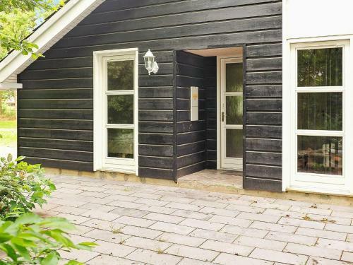 Three-bedroom Holiday Home In N�rre Nebel 4