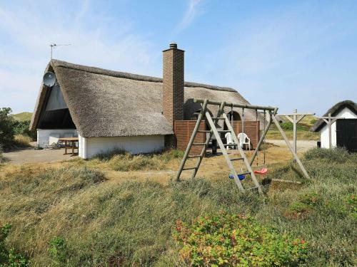 Three-bedroom Holiday Home In Ringk�bing 4