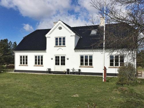 Five-bedroom Holiday Home In Oksb�l 3