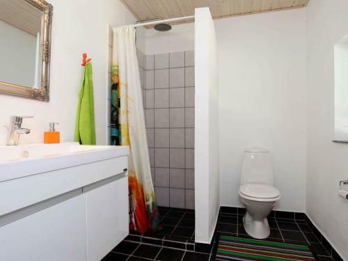 Three-bedroom Holiday Home In R�dby 23