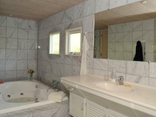 Three-bedroom Holiday Home In Vejers Strand 7