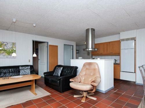 Three-bedroom Holiday Home In Oksb�l 49