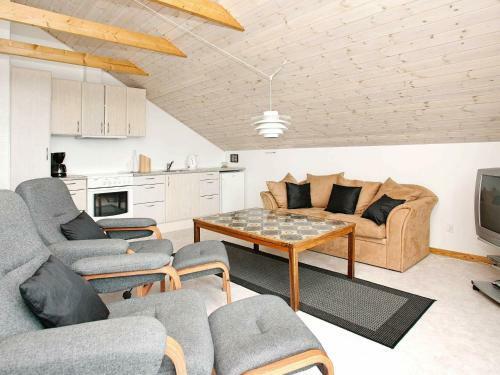 Four-bedroom Holiday Home In Thyholm 1