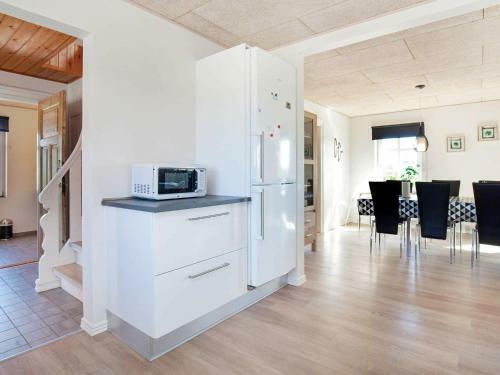 Five-bedroom Holiday Home In Fur 2