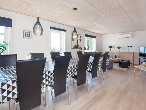 Five-bedroom Holiday Home In Fur 2