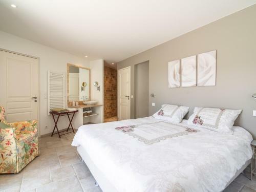 Luxurious Villa In Le Plan-de-la-tour With Swimming Pool