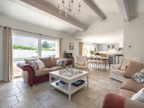 Luxurious Villa In Le Plan-de-la-tour With Swimming Pool