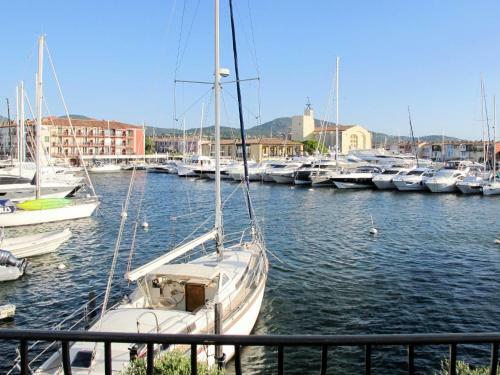 Holiday Home Capri (Pog125)