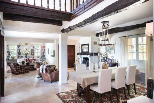 La Garde-freinet Villa Sleeps 8 Pool Air Con Wifi