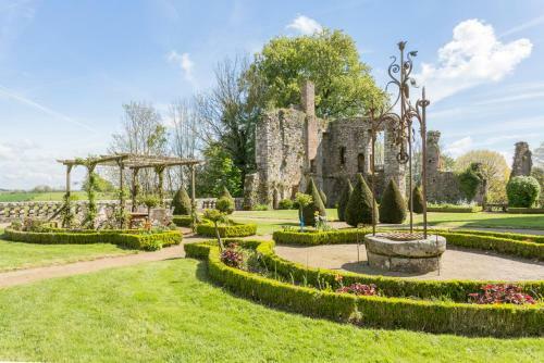 Agroturismo La Flocelliere Chateau Sleeps 10 Pool Wifi