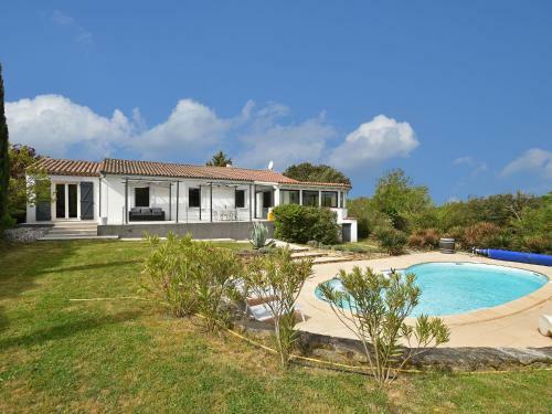 Modern Villa In Malves-en-minervois With Private Pool