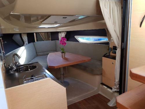 Yacht Experience Lemon Town