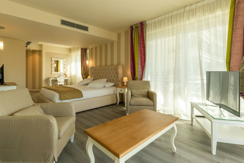 La Dolce Vita Hotel