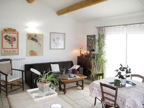 Holiday Home Les Vignes (Mbe100)