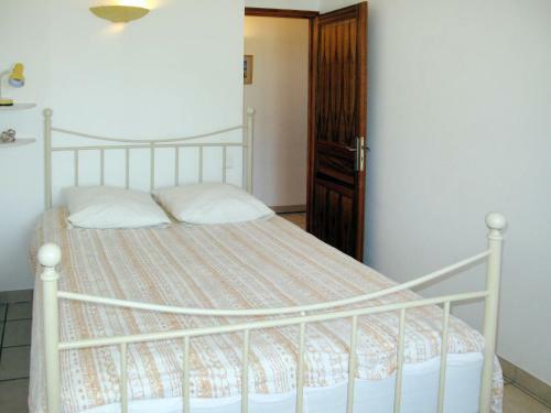 Holiday Home Les Vignes (Mbe100)