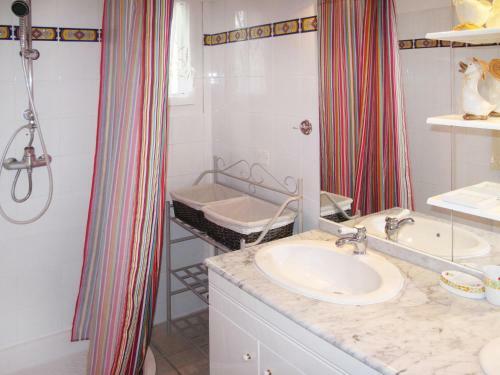Holiday Home Les Vignes (Mbe100)