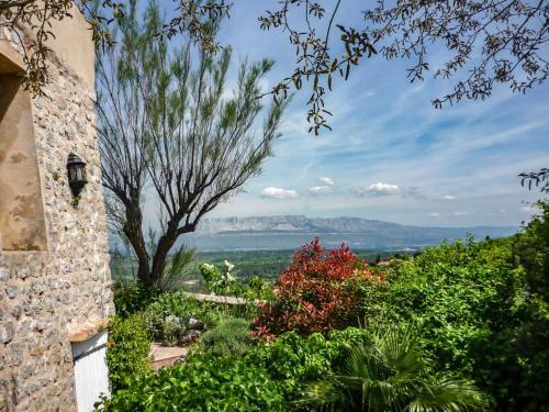 Holiday Home Le Ch�teau Mimet