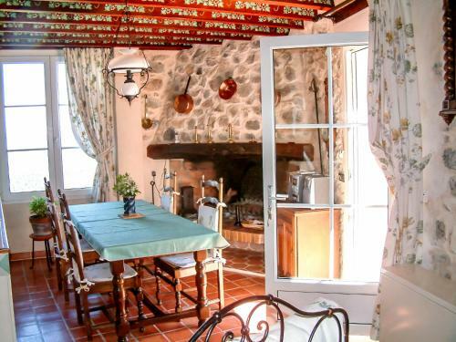 Holiday Home Le Ch�teau Mimet