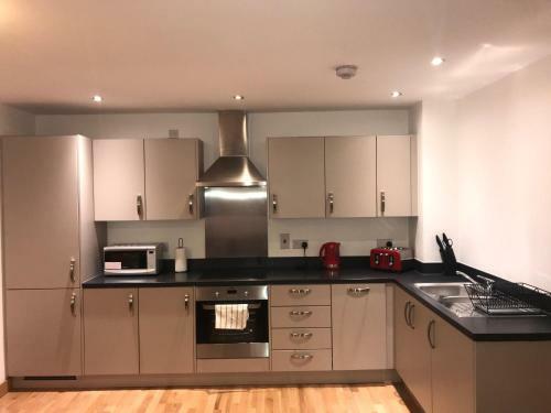 Apartamento Jo Cherrydown - Lovely City Centre Serviced Flat