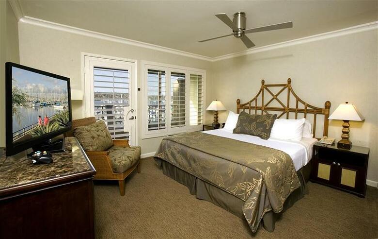 Island Palms Hotel & Marina (.)