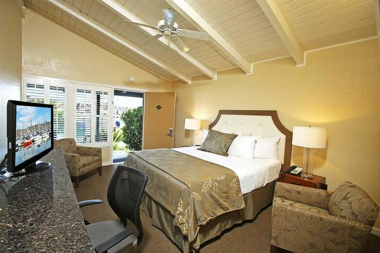 Island Palms Hotel & Marina (.)
