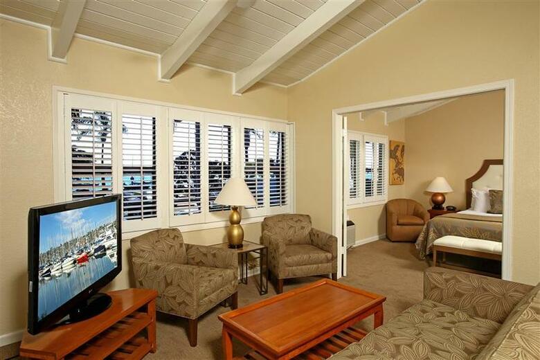 Island Palms Hotel & Marina (.)