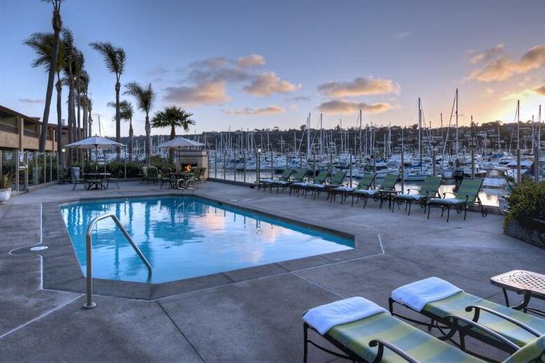 Island Palms Hotel & Marina (.)