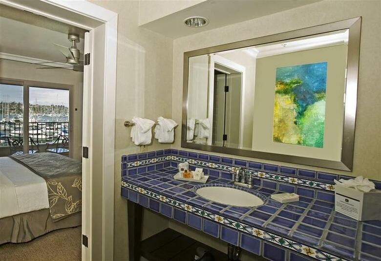 Island Palms Hotel & Marina (.)