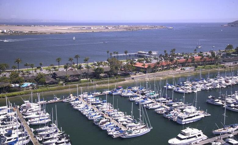 Island Palms Hotel & Marina (.)