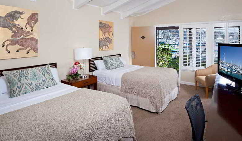 Island Palms Hotel & Marina (.)