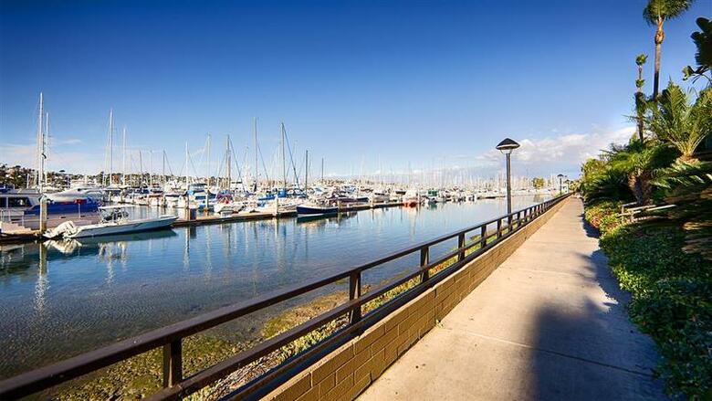 Island Palms Hotel & Marina (.)