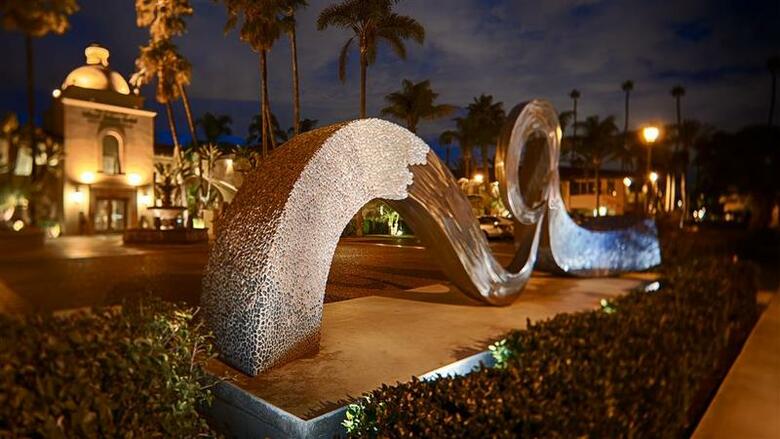 Island Palms Hotel & Marina (.)