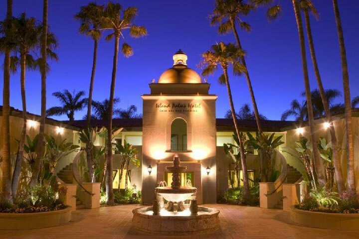 Island Palms Hotel & Marina (.)