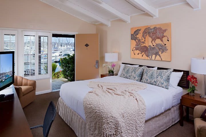 Island Palms Hotel & Marina (.)