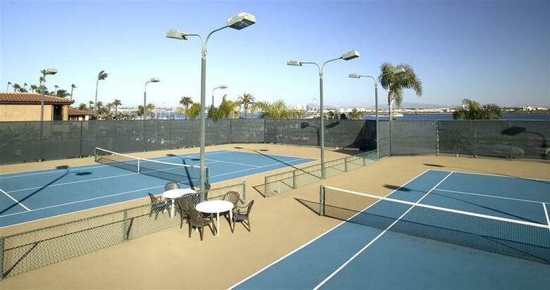 Island Palms Hotel & Marina (.)