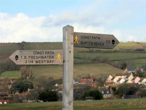 Little Berwick Cottage, Burton Bradstock