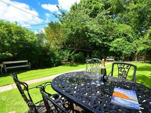 Little Berwick Cottage, Burton Bradstock