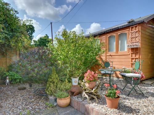 Charming Holiday Home In Cranbrook With Fireplace