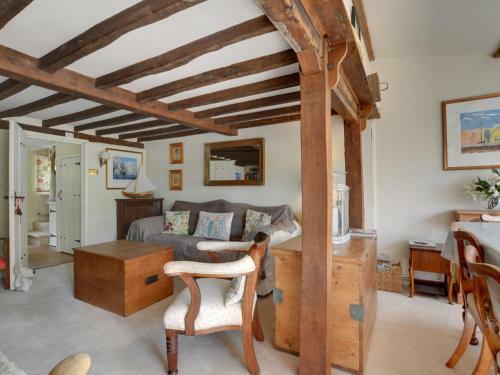 Charming Holiday Home In Cranbrook With Fireplace