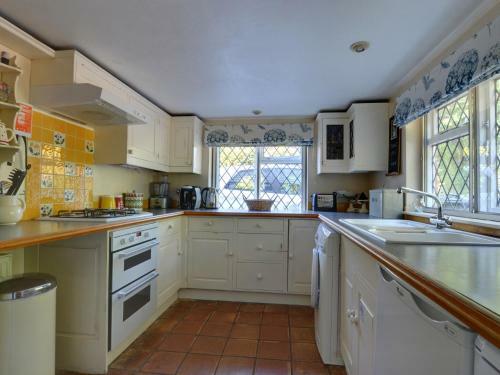 Charming Holiday Home In Cranbrook With Fireplace