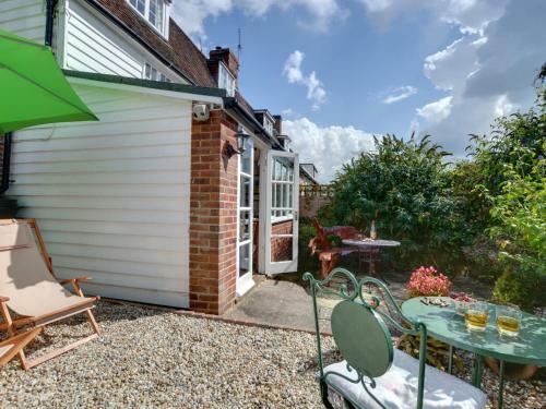 Charming Holiday Home In Cranbrook With Fireplace