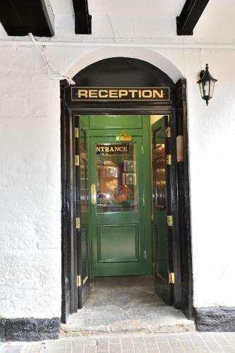 Posada The George Hotel