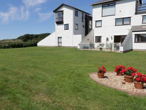 Beach House (Ty Traeth)