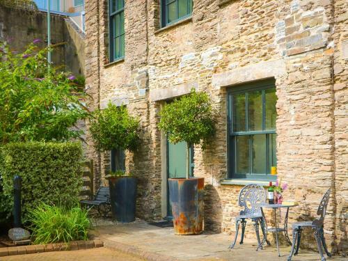 6 The Pottery, Dartmouth
