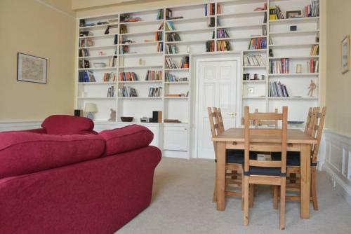 Apartamento 2 Bedroom Georgian Flat In New Town Accommodates 5
