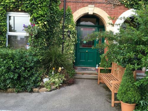 Hostal The Oak Tree Guest House