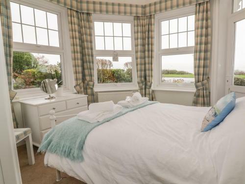 Flat 1, Cambridge Court, Frinton-on-sea