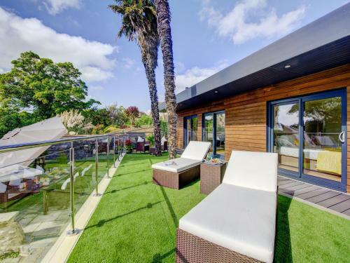 Modern Holiday Home In Hythe Kent With Terraces