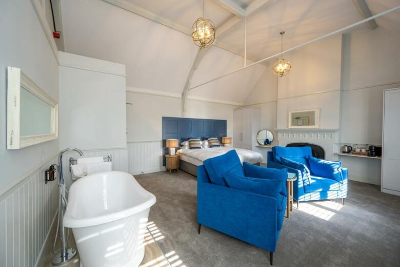 The Golden Lion Hotel