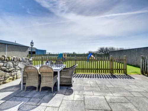 Holiday Home Llofft Y Rhyd